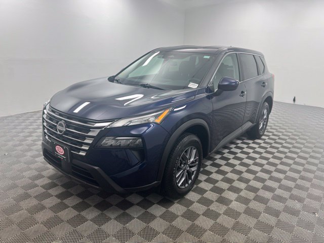 Used 2026 Nissan Rogue SV AWD/4WD image 2