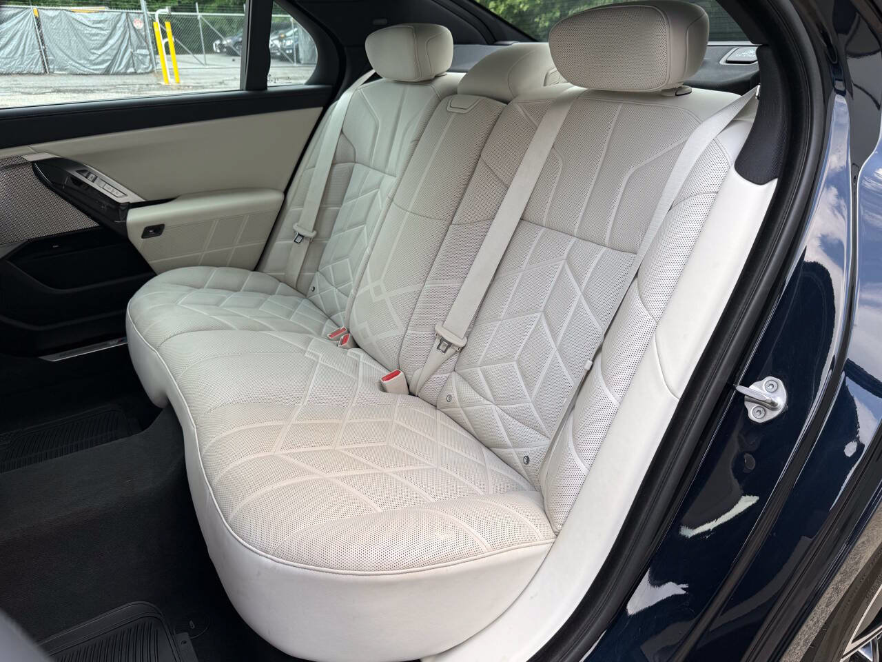 Used 2023 BMW 760i xDrive AWD/4WD image 22