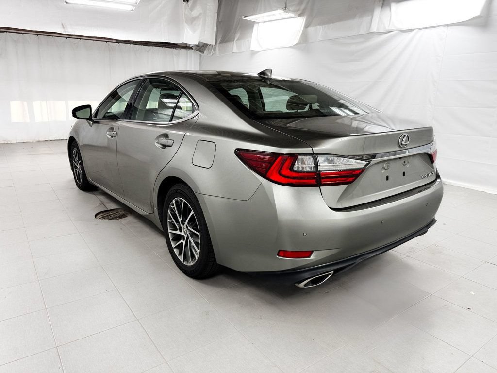 Used 2017 Lexus ES 350 w/ Luxury Pkg & Navigation w/ Luxury Package FWD image 4