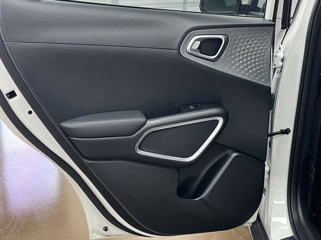 Used 2025 Kia Soul LX w/ LX Technology Package FWD image 19
