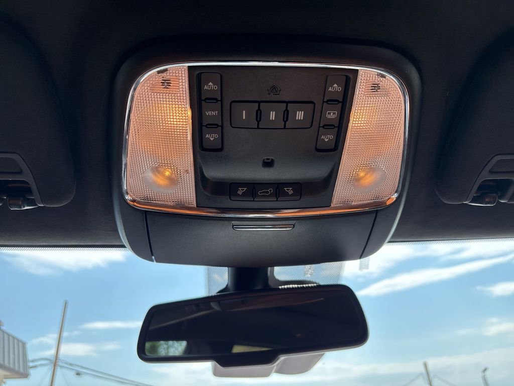 Used 2015 Jeep Grand Cherokee SRT w/ Luxury Group II AWD/4WD image 21