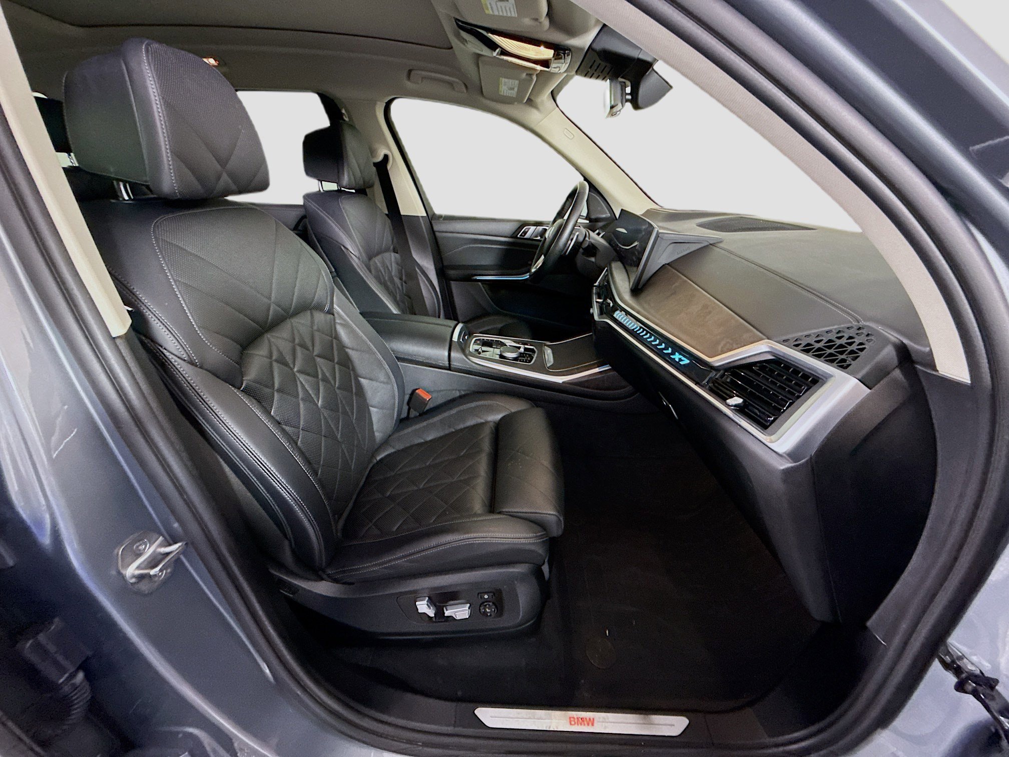 Used 2023 BMW X7 xDrive40i w/ Premium Package image 29