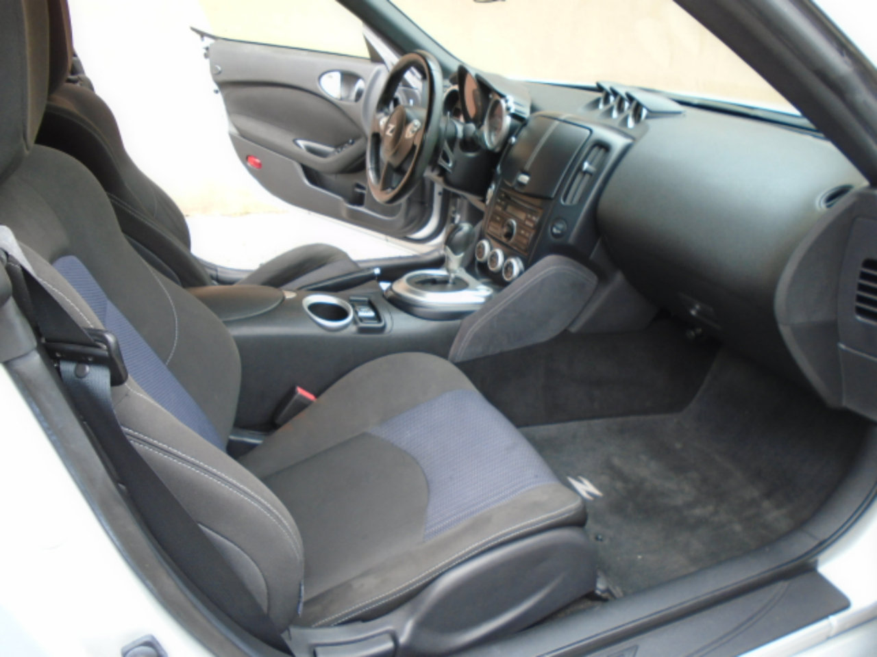 Used 2013 Nissan 370Z Roadster RWD image 9
