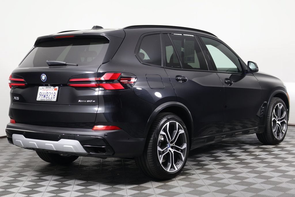 Certified 2024 BMW X5 xDrive50e w/ Premium Package AWD/4WD image 4