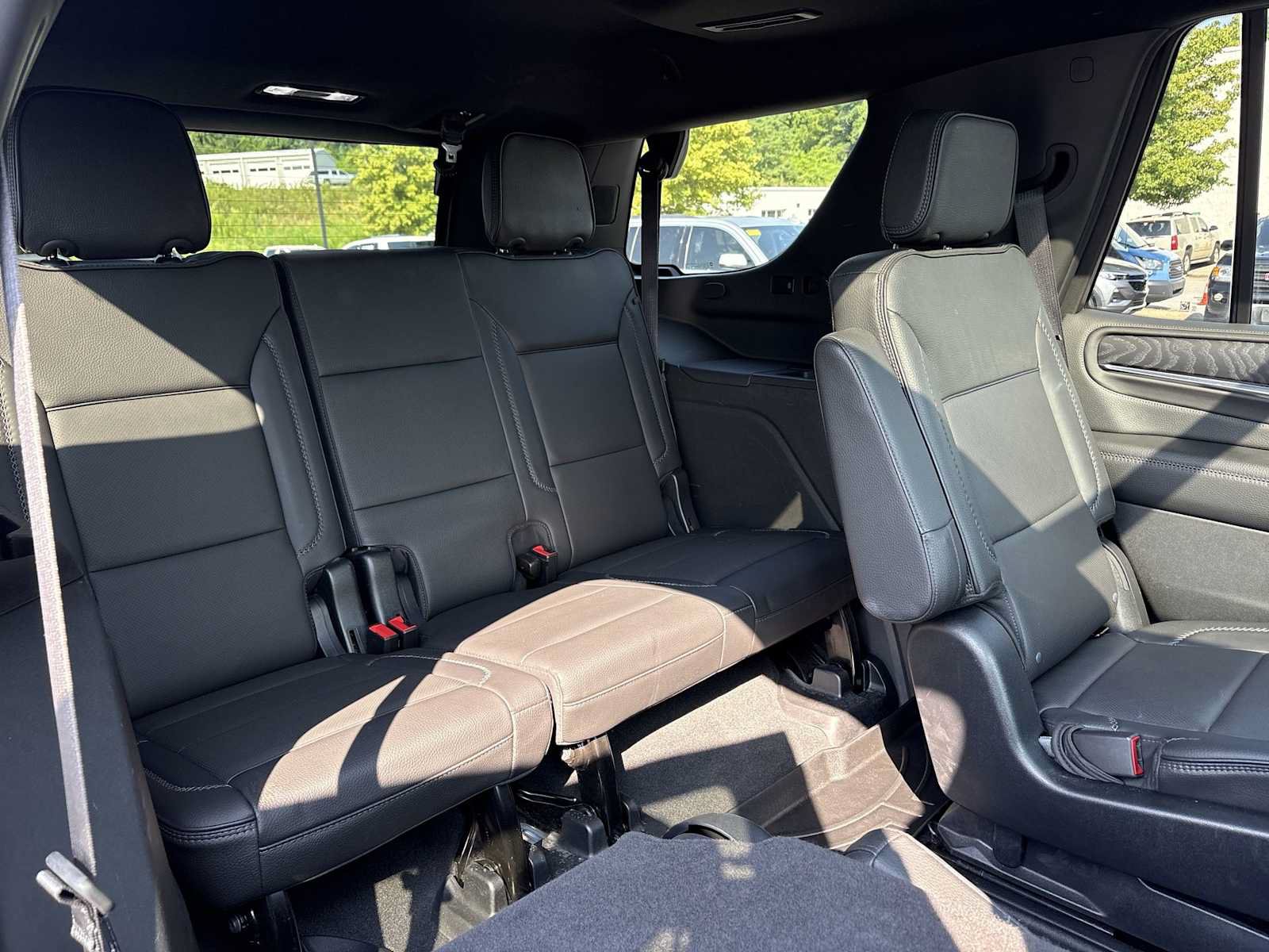 Used 2023 GMC Yukon Denali AWD/4WD image 28