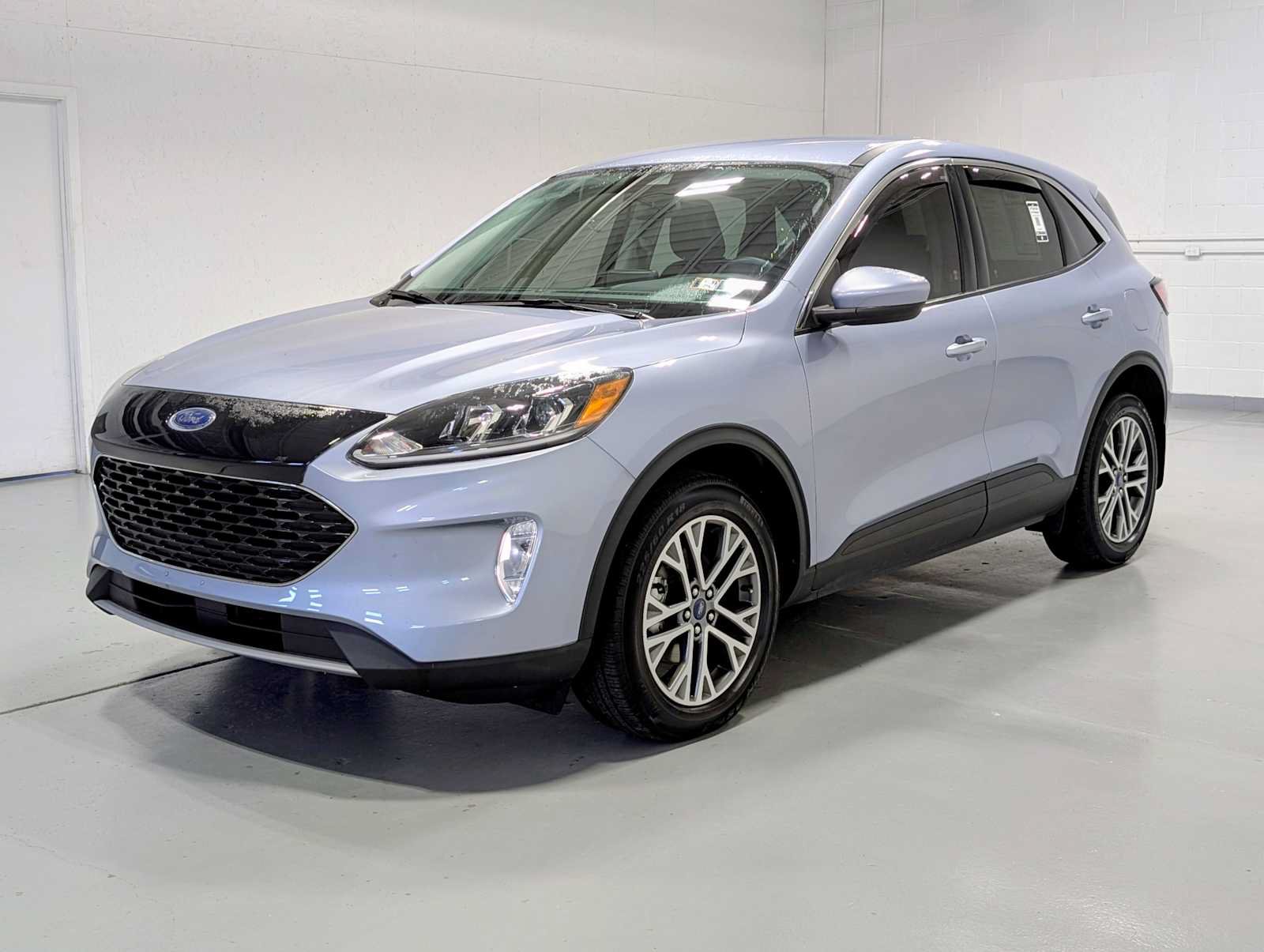 Used 2022 Ford Escape SEL w/ Technology Package AWD/4WD image 1