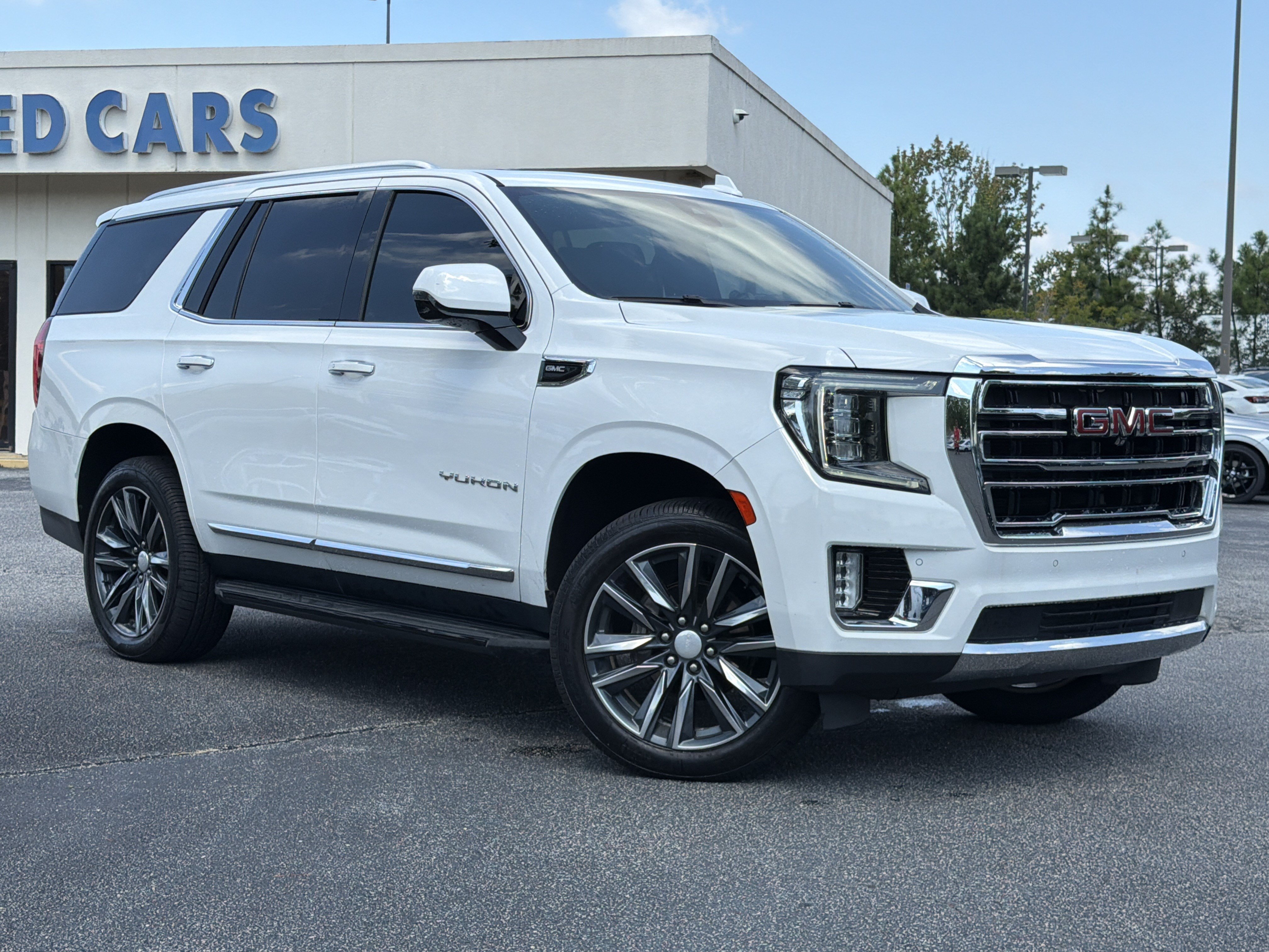 Used 2021 GMC Yukon SLT w/ SLT Premium Package RWD image 2