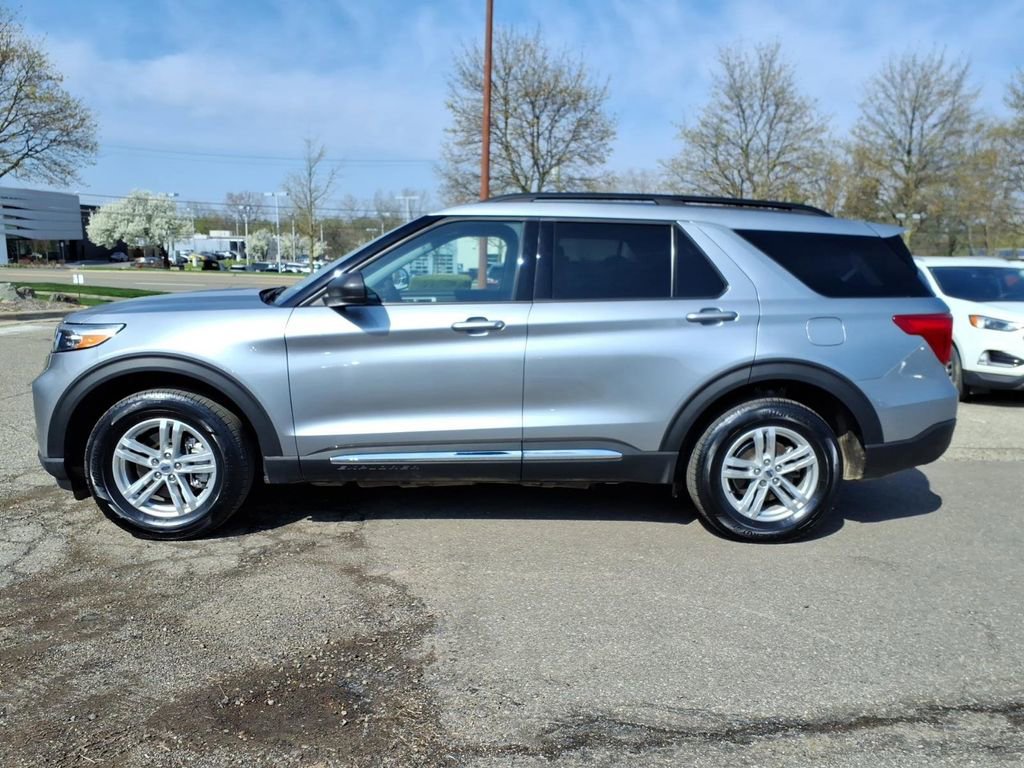 Used 2024 Ford Explorer XLT w/ Equipment Group 202A AWD/4WD image 2