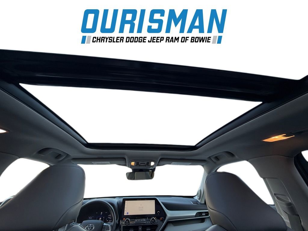 Used 2023 Toyota Highlander Platinum image 30