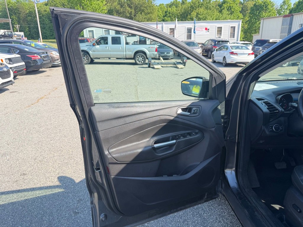 Used 2016 Ford Escape Titanium w/ Equipment Group 301A FWD image 9