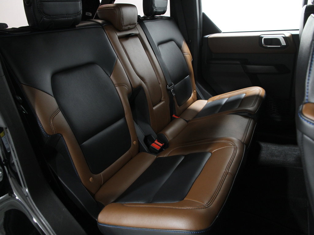 Certified 2024 Ford Bronco Outer Banks w/ Sasquatch Package image 19