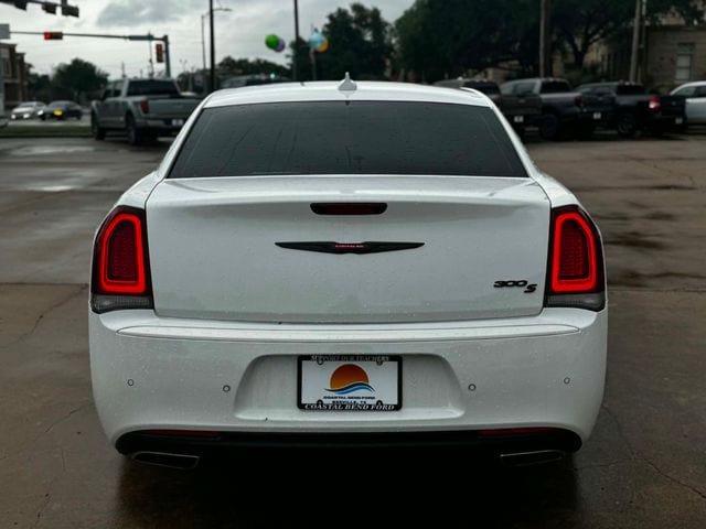 Used 2022 Chrysler 300 S RWD image 7