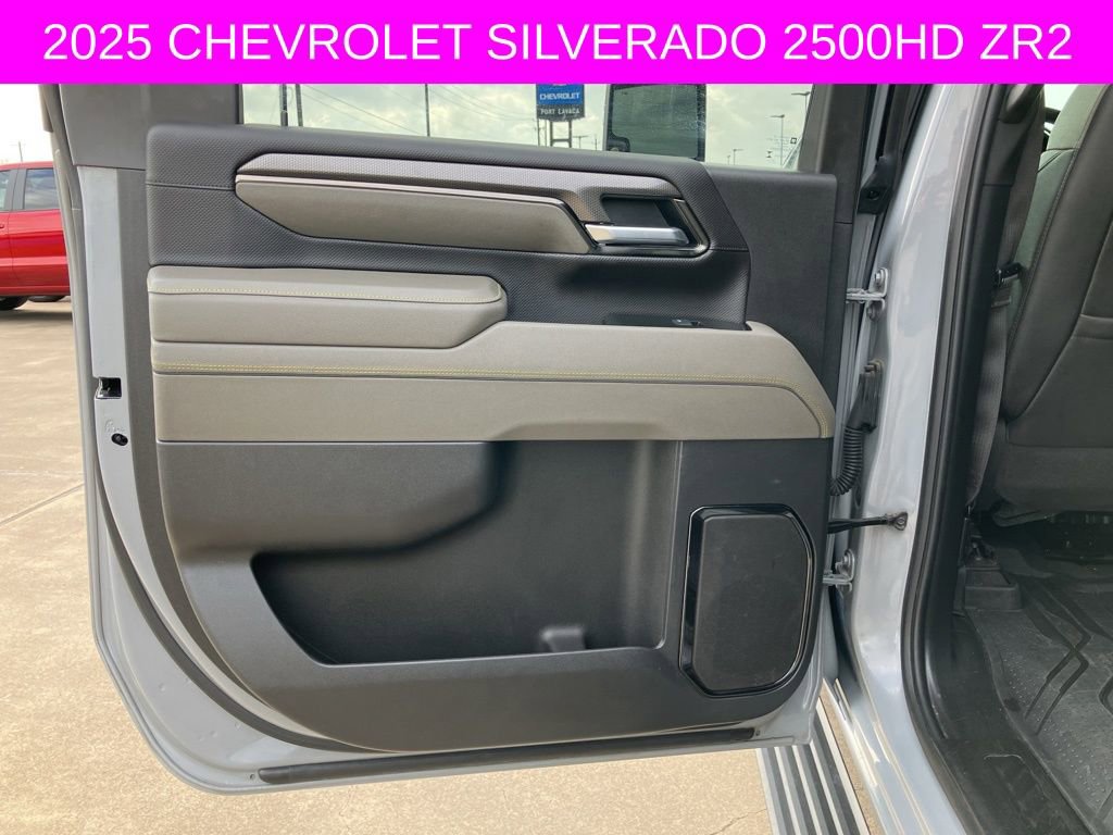 Used 2025 Chevrolet Silverado 2500 ZR2 w/ Technology Package image 17