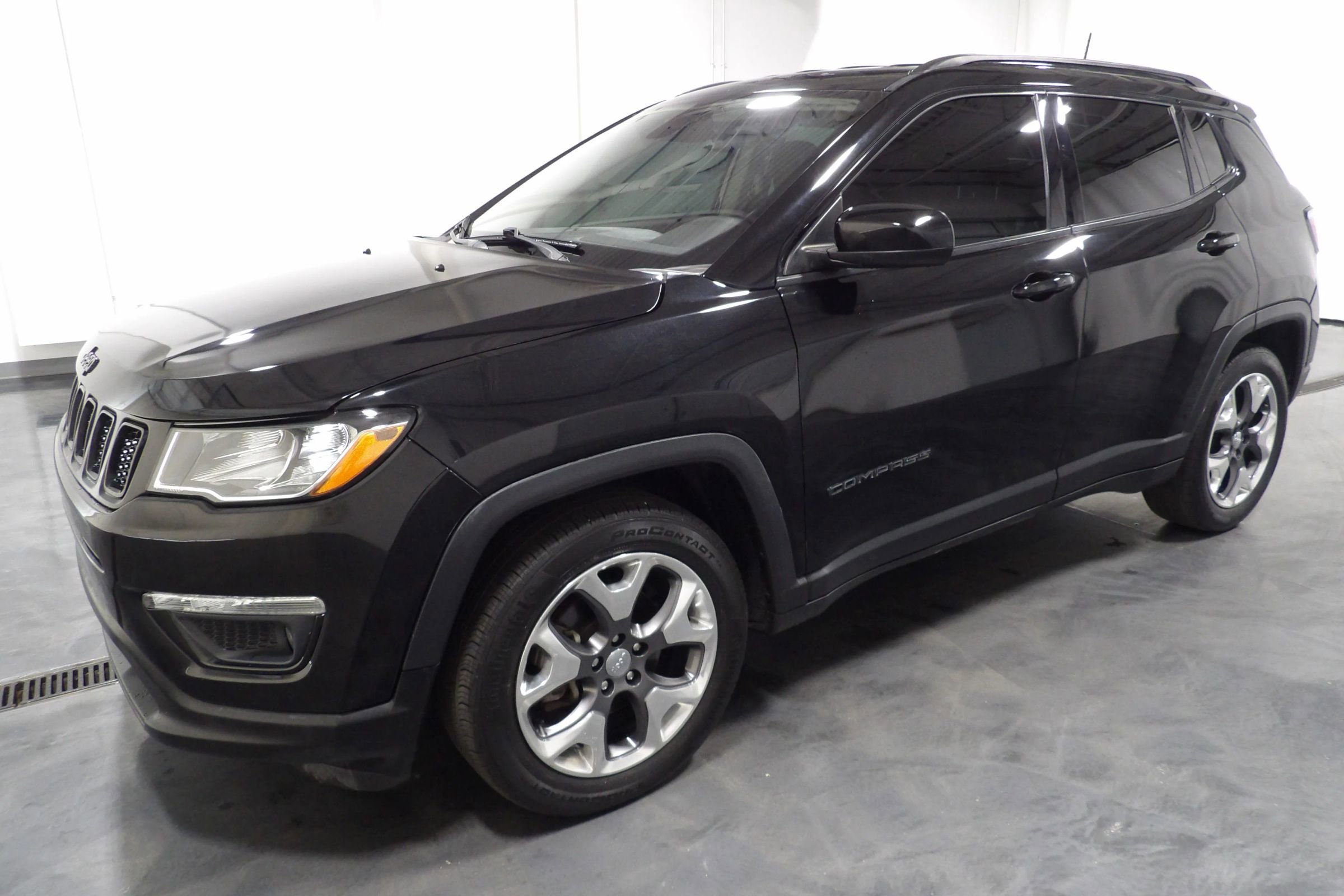 Used 2020 Jeep Compass Latitude FWD image 3