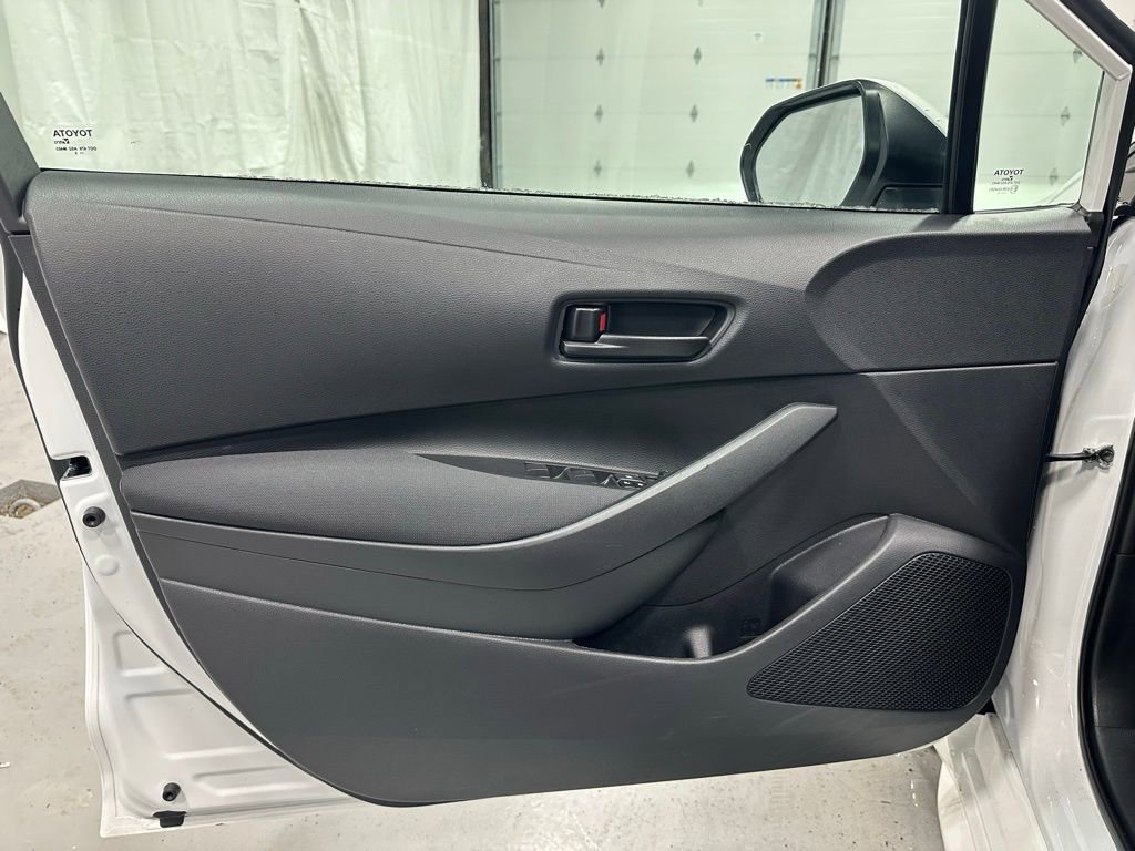 Used 2025 Toyota Corolla LE image 8