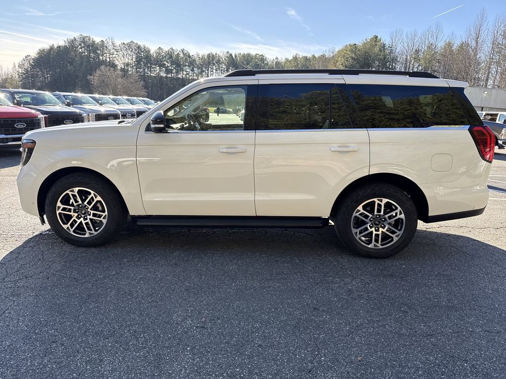 Used 2025 Ford Expedition Active image 4