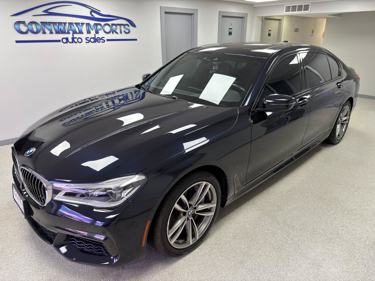 Used 2019 BMW 750i xDrive w/ M Sport Package AWD/4WD image 2