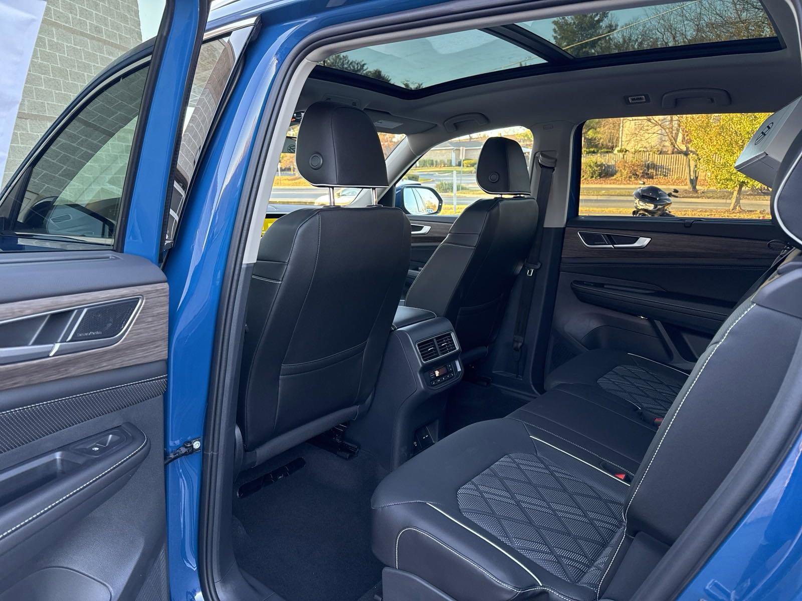 New 2025 Volkswagen Atlas SEL Premium R-Line image 30