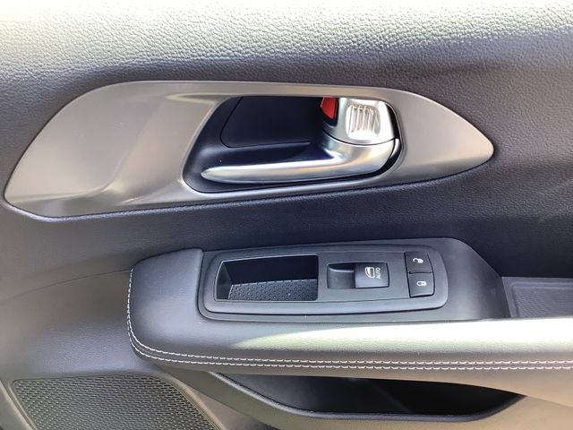 Used 2025 Chrysler Voyager LX FWD image 38