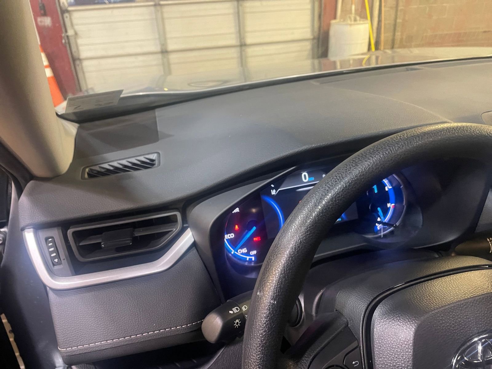 Used 2025 Toyota RAV4 LE image 34