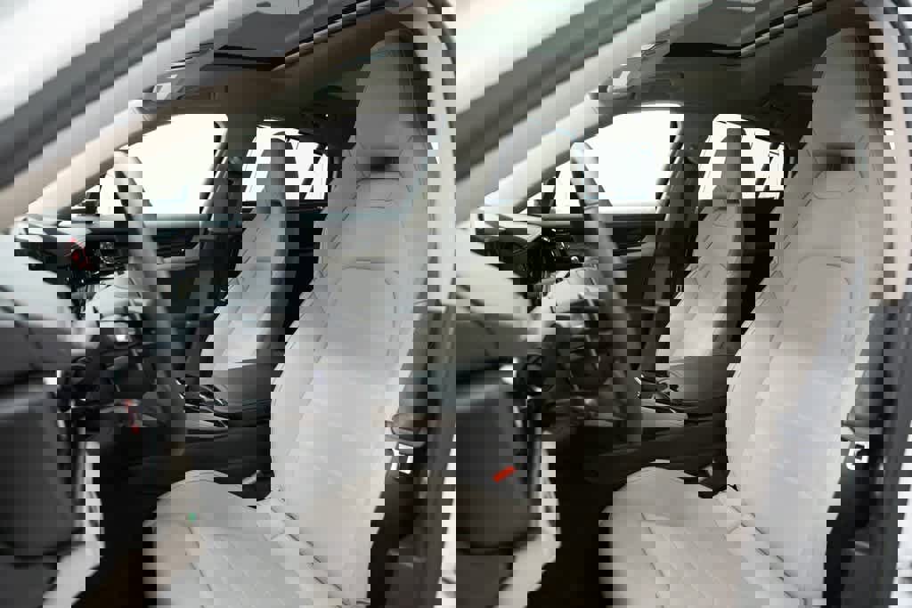 New 2025 Porsche Panamera 4 image 5