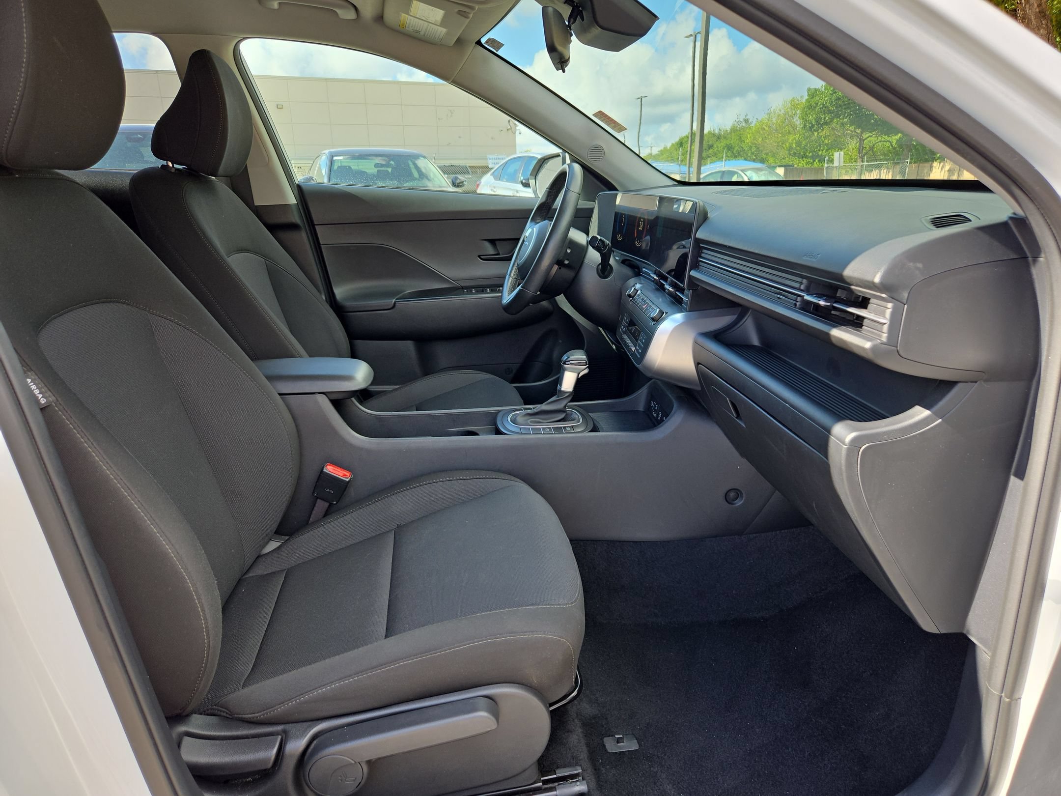 Used 2025 Hyundai Kona SEL FWD image 27