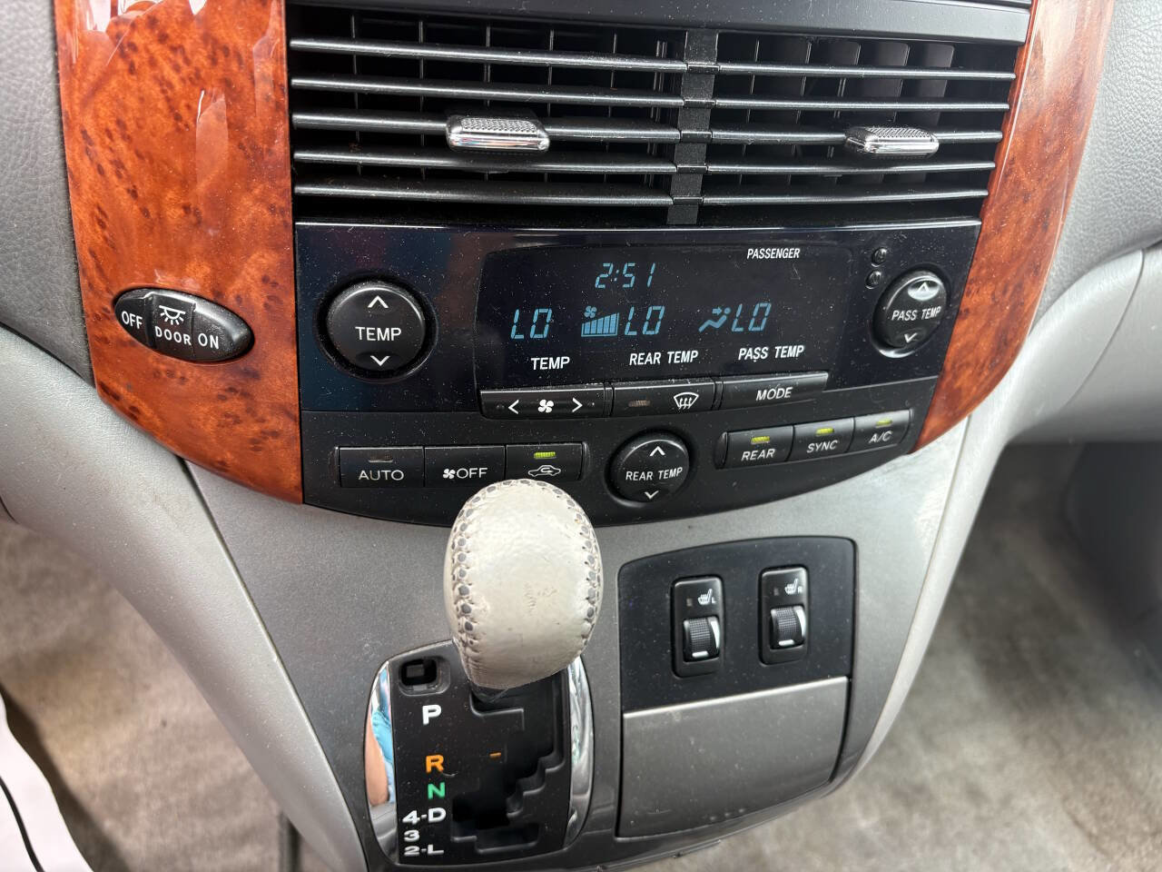 Used 2010 Toyota Sienna image 28
