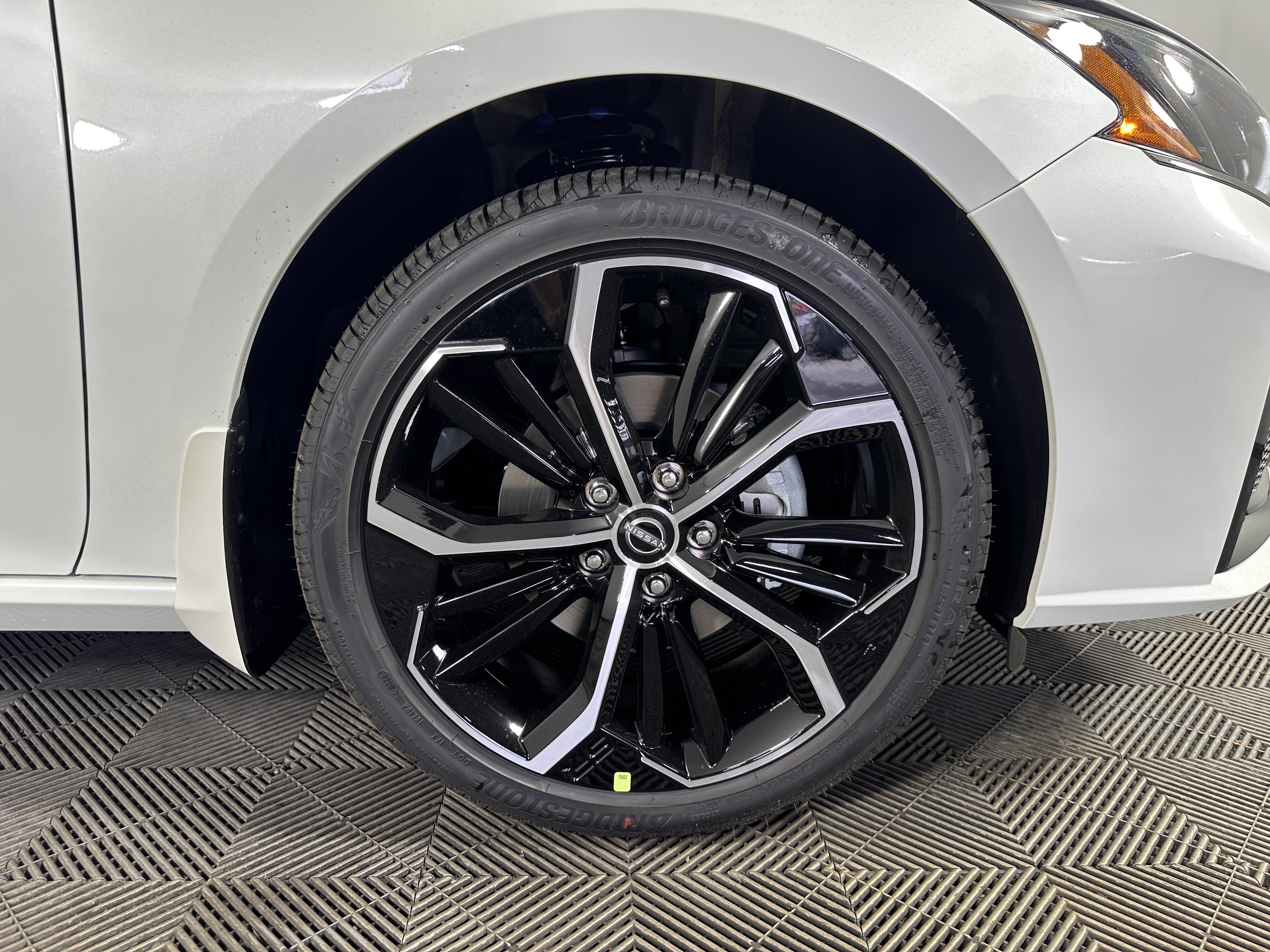 New 2025 Nissan Altima 2.5 SR image 7