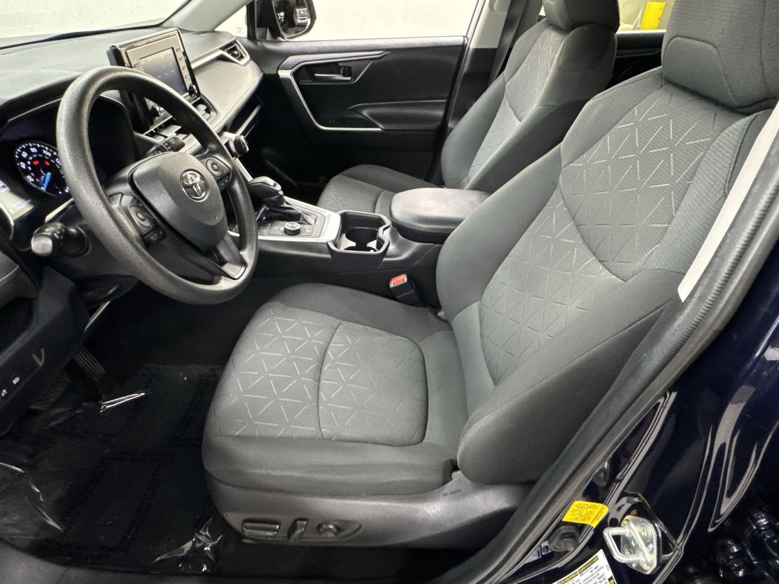 Used 2020 Toyota RAV4 XLE w/ Carpet Mat Package AWD/4WD image 16