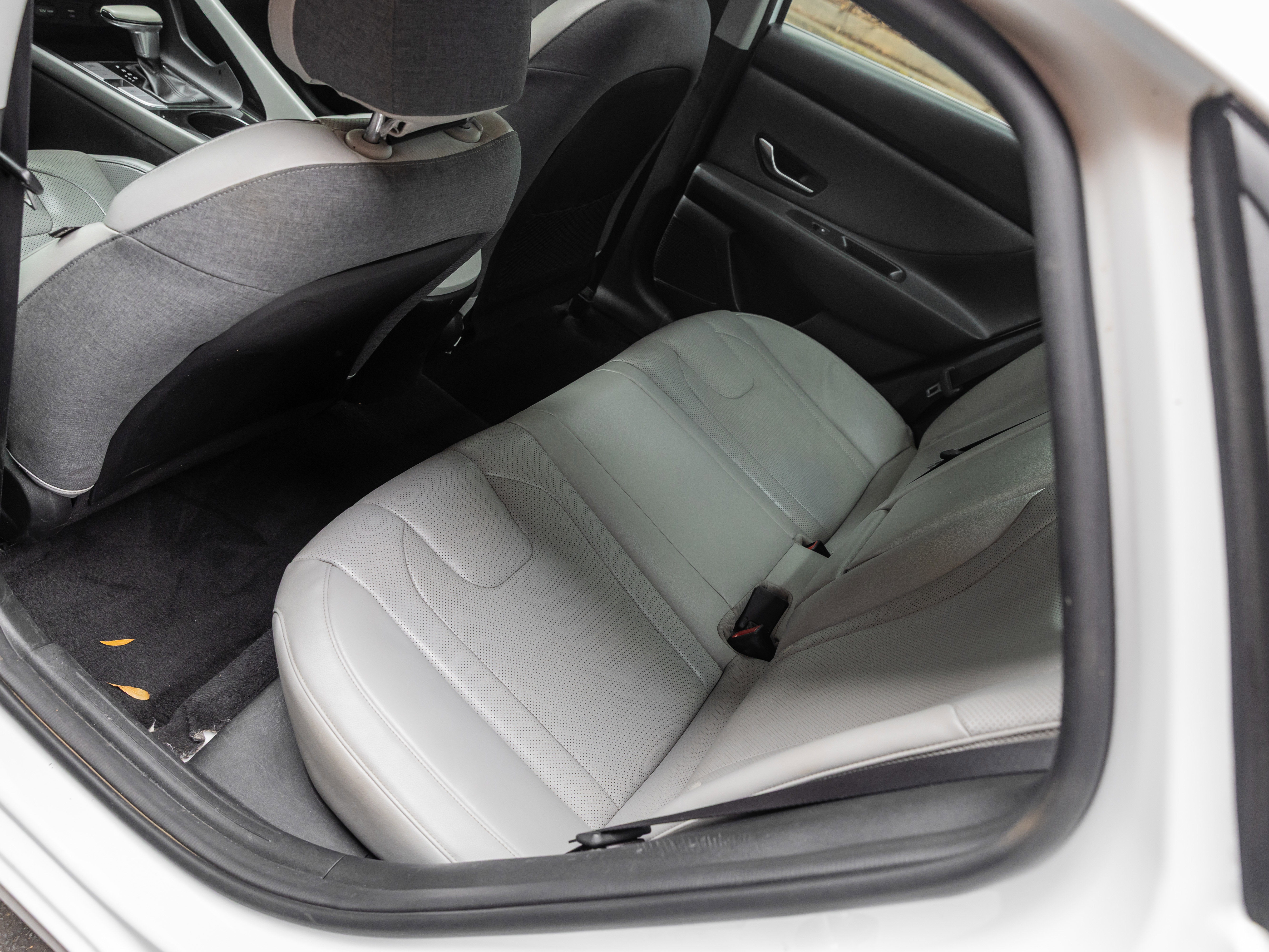 Used 2021 Hyundai Elantra Limited image 14