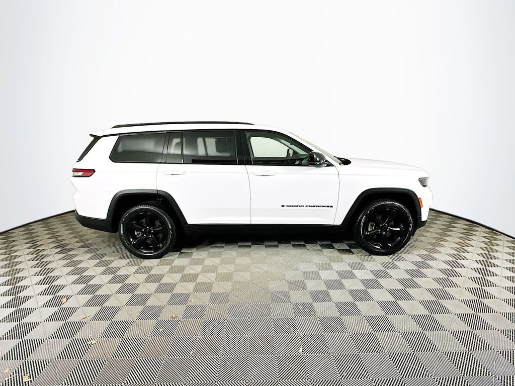 Certified 2023 Jeep Grand Cherokee L Limited w/ Black Appearance Package AWD/4WD image 13