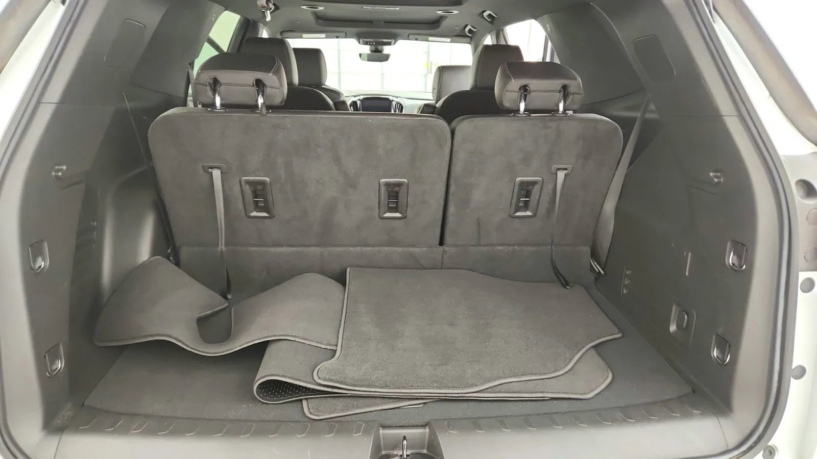 Used 2023 Chevrolet Traverse LT w/ LT Premium Package image 19