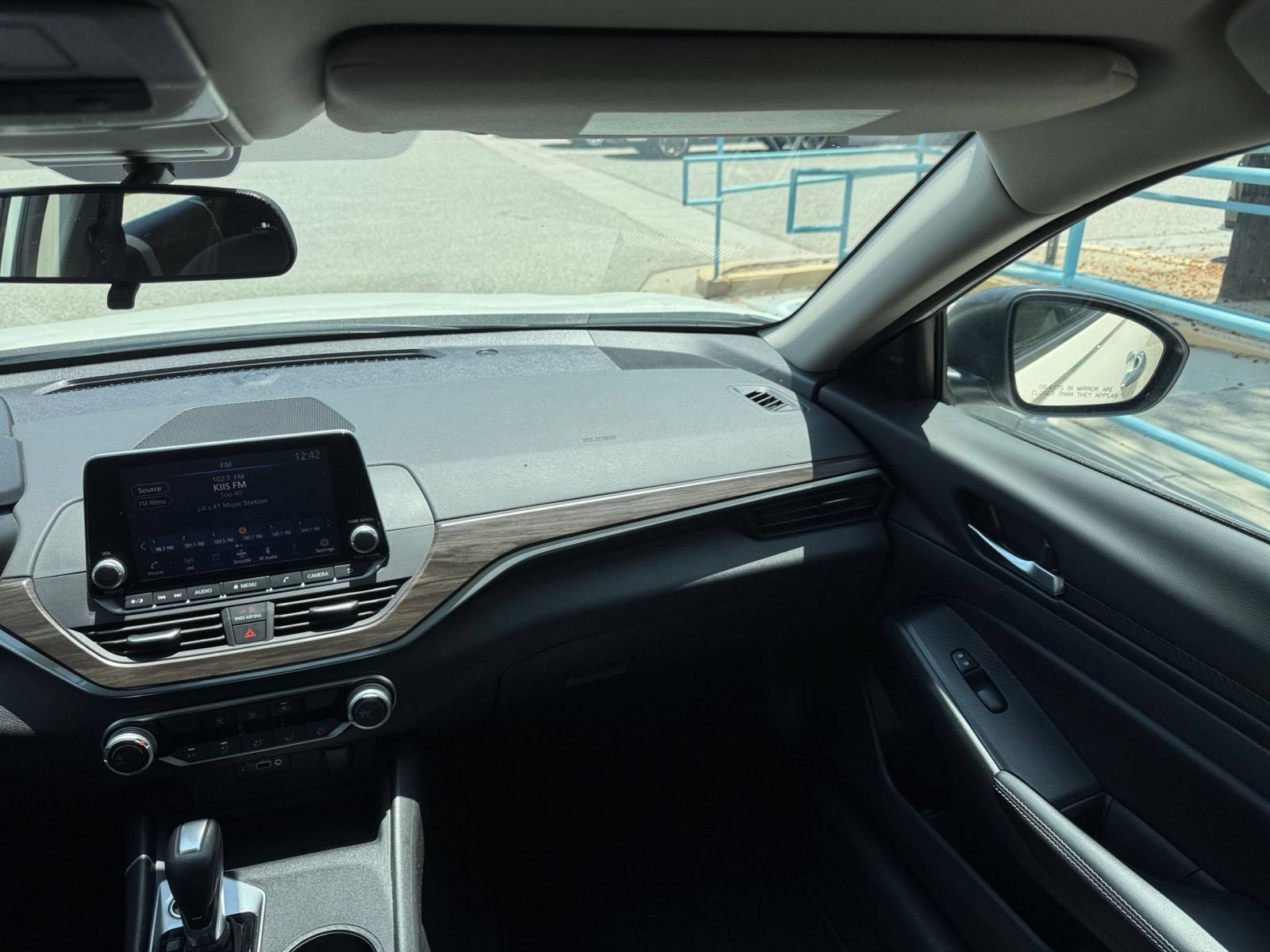 Used 2025 Nissan Altima 2.5 SV FWD image 35