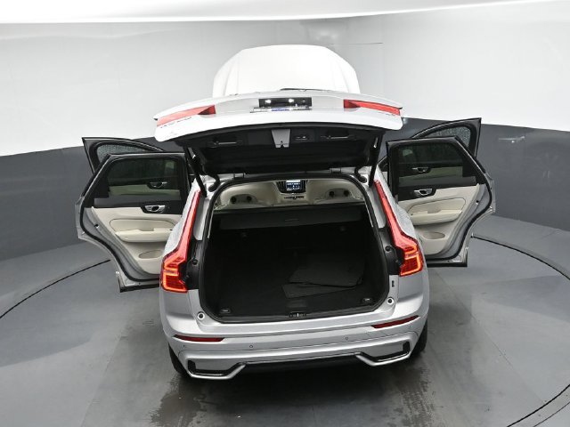 Used 2024 Volvo XC60 B5 Core AWD/4WD image 47