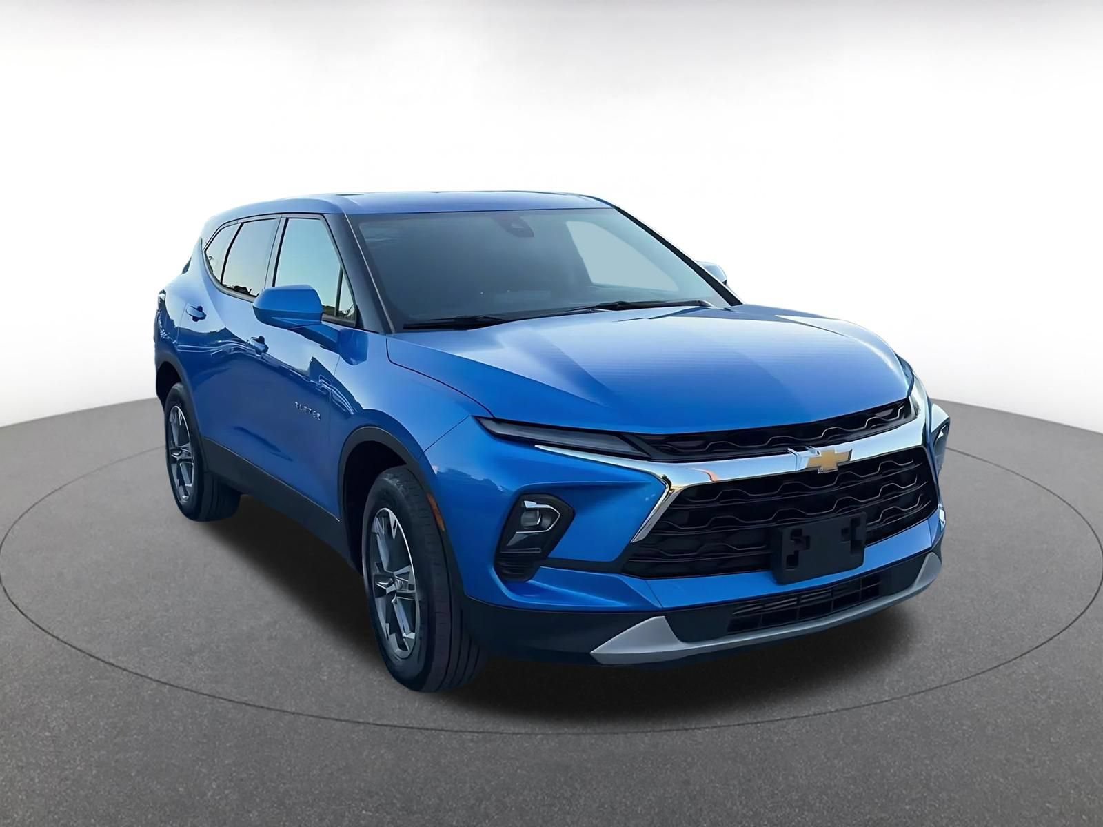 Used 2026 Chevrolet Blazer LT FWD image 3