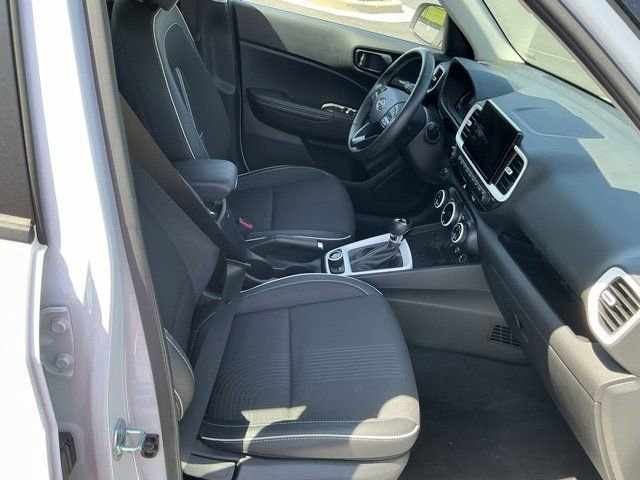 Used 2025 Hyundai Venue Limited FWD image 18