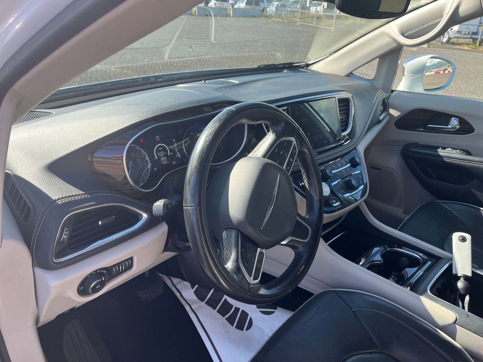 Used 2022 Chrysler Pacifica Limited FWD image 29