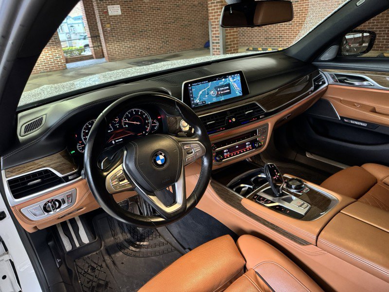 Used 2018 BMW 750i xDrive image 17