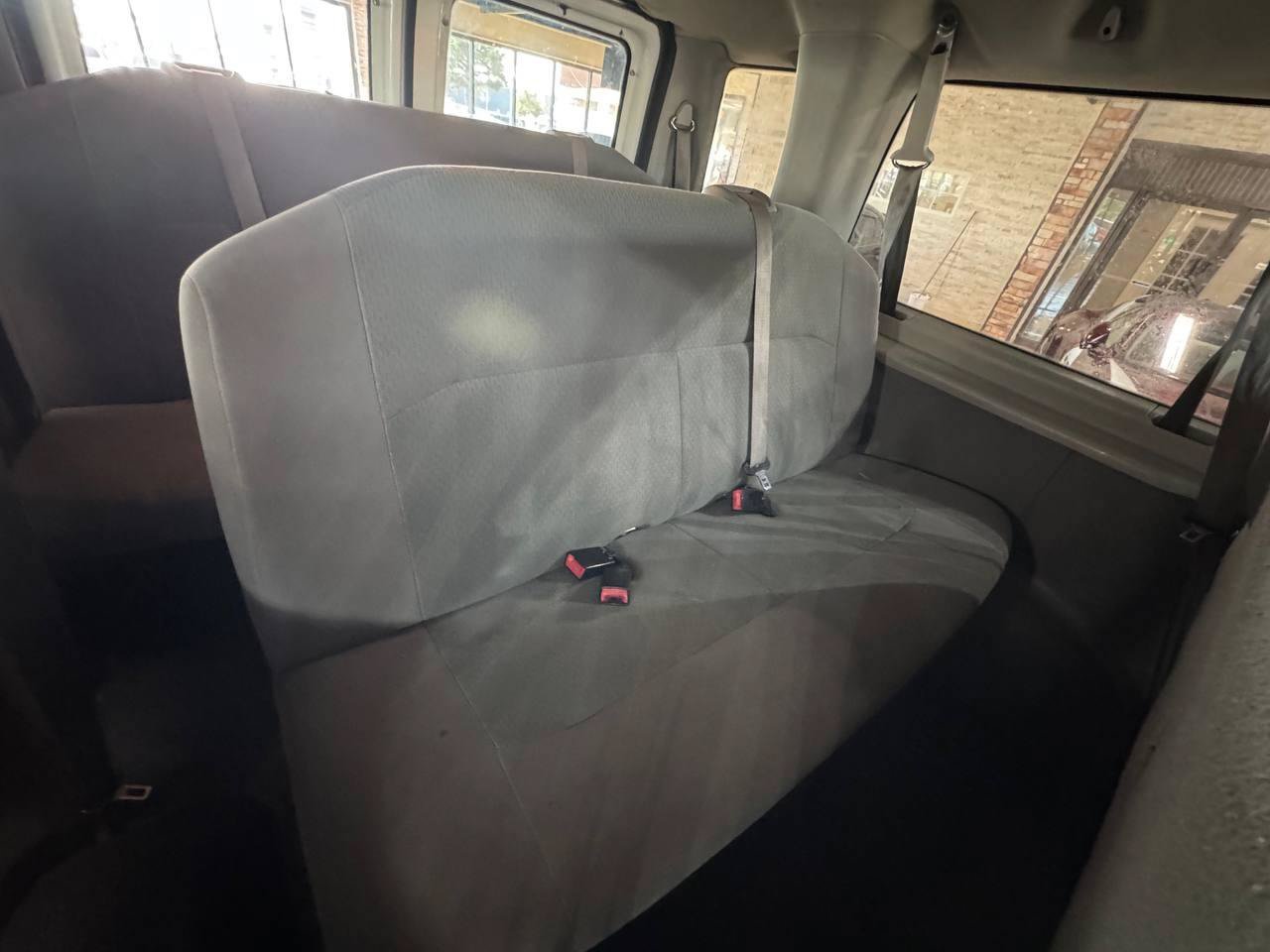 Used 2006 Ford E-350 and Econoline 350 XL RWD image 14