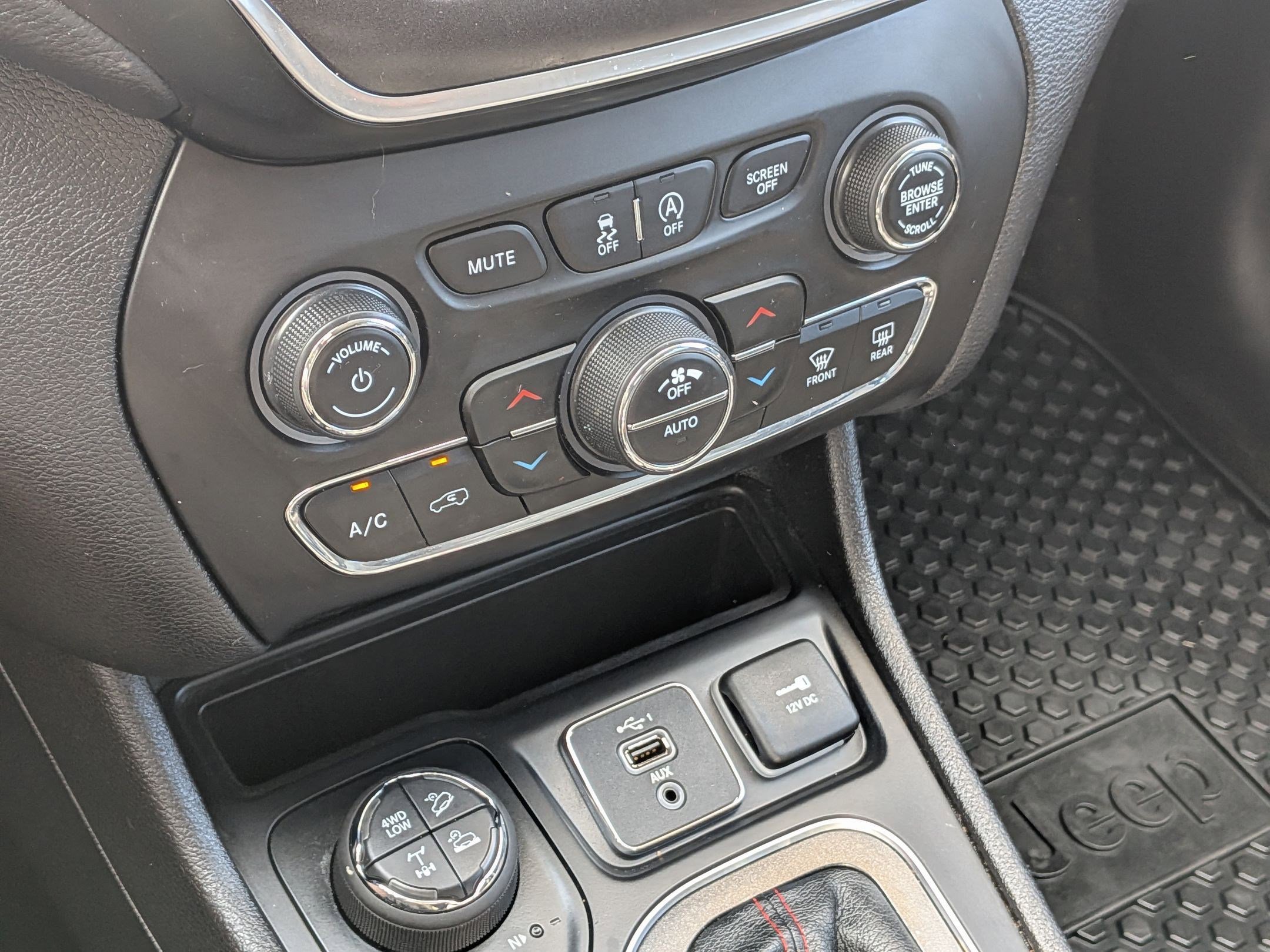 Used 2021 Jeep Cherokee Trailhawk image 22