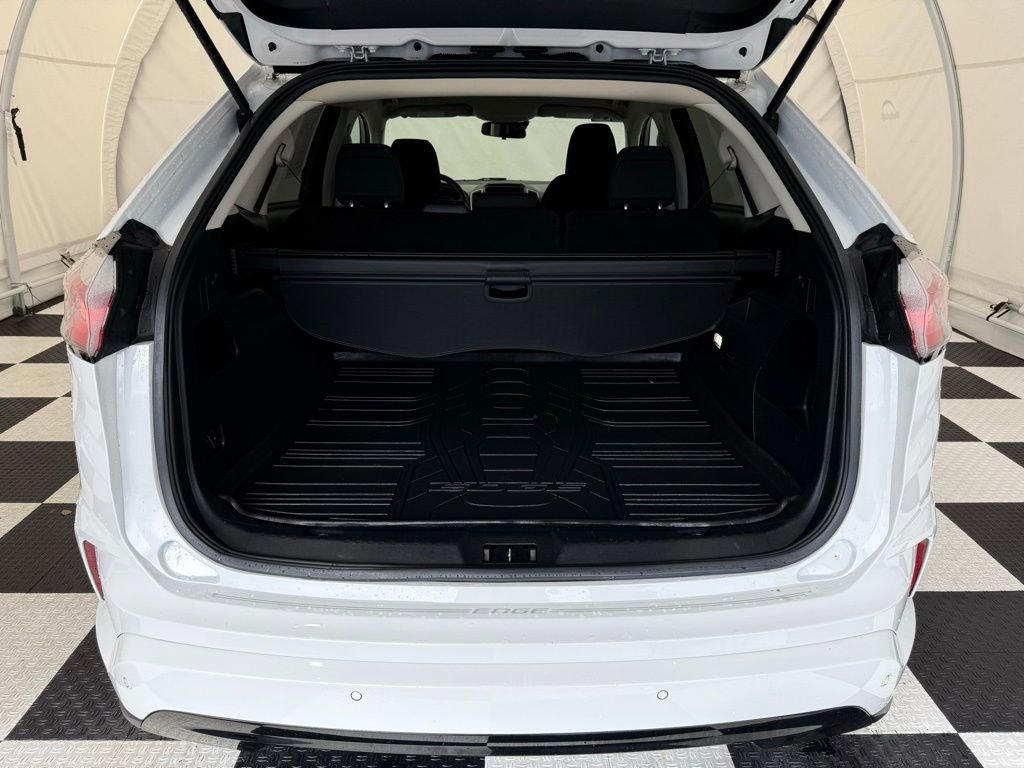 Used 2022 Ford Edge SE w/ Black Appearance Package image 4
