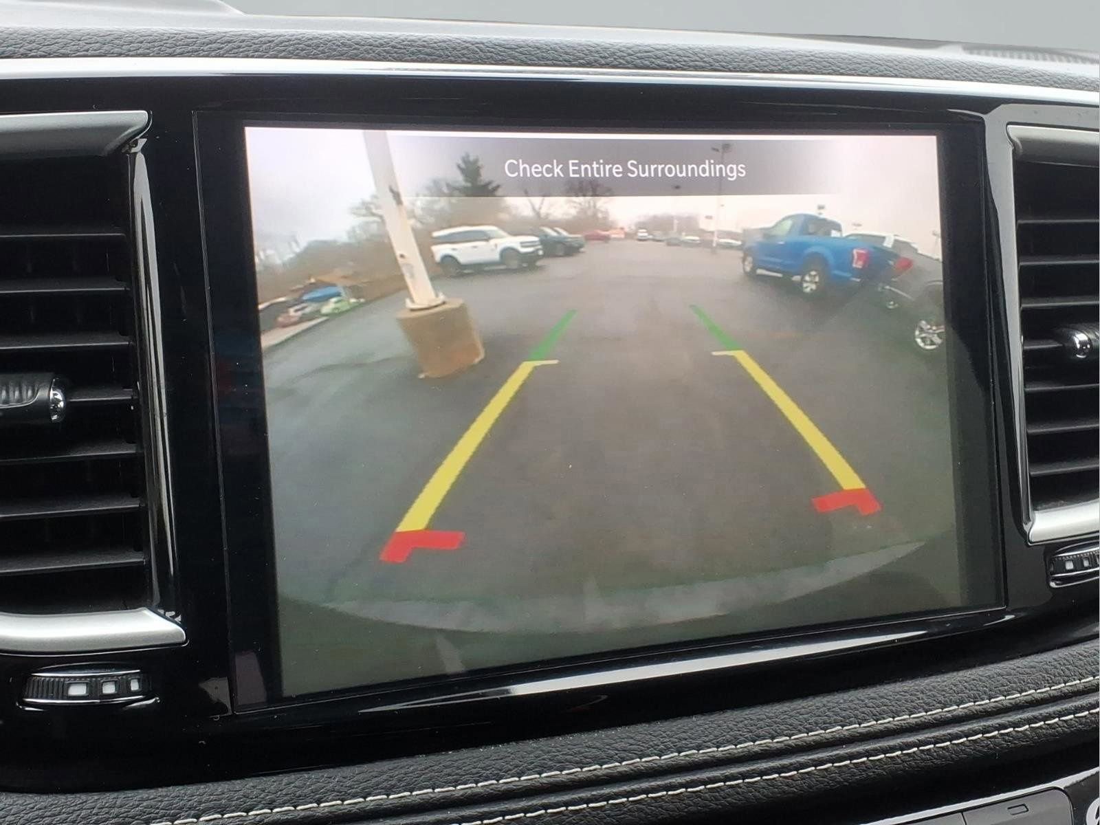 Used 2024 Chrysler Pacifica Select image 9