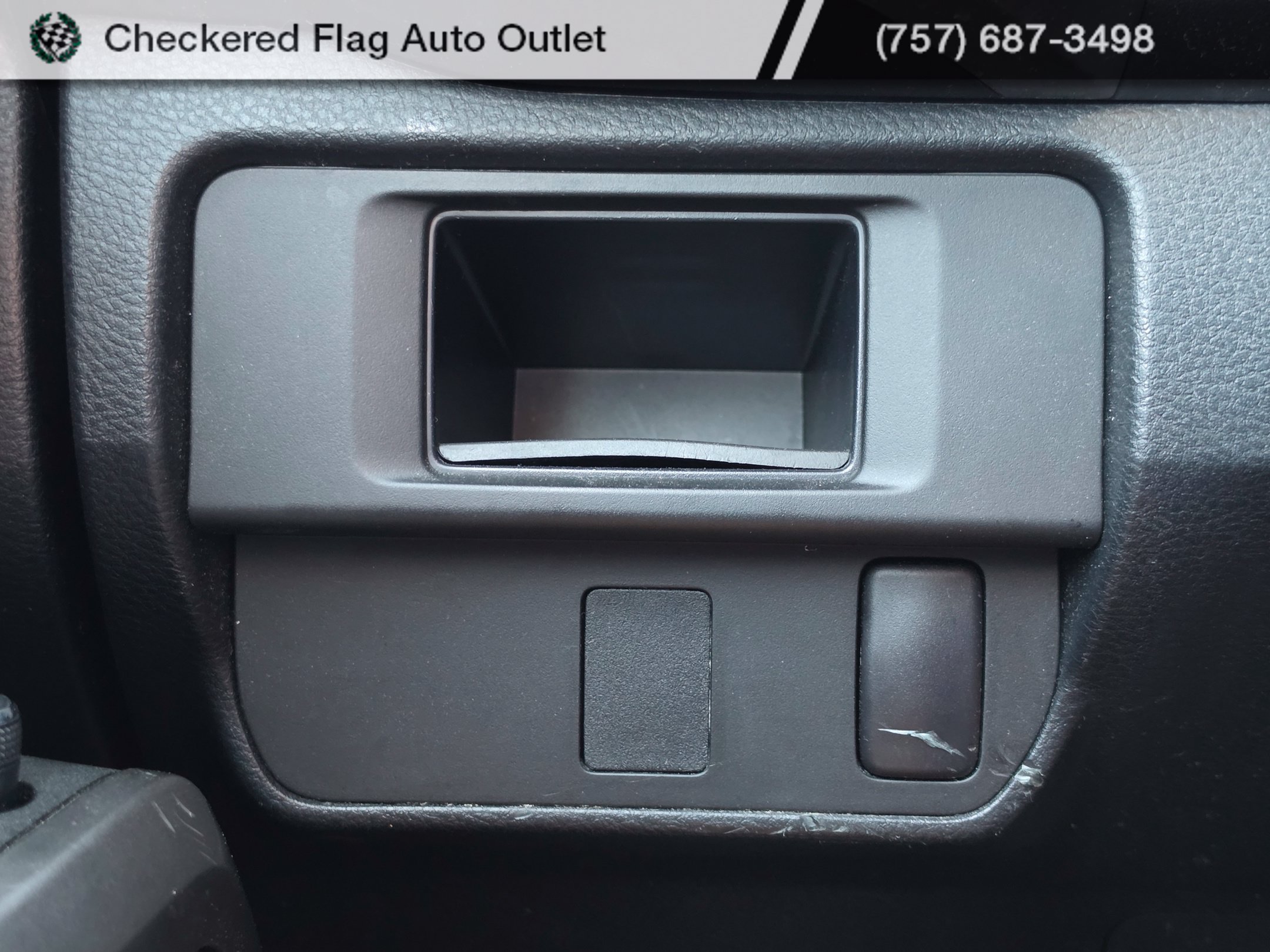 Used 2017 Toyota Tacoma SR5 w/ SR5 Appearance Package (SM) AWD/4WD image 12