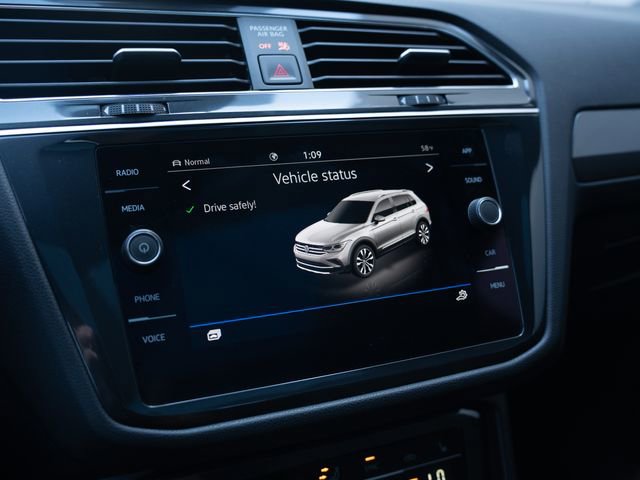 Used 2022 Volkswagen Tiguan SE R-Line AWD/4WD image 25