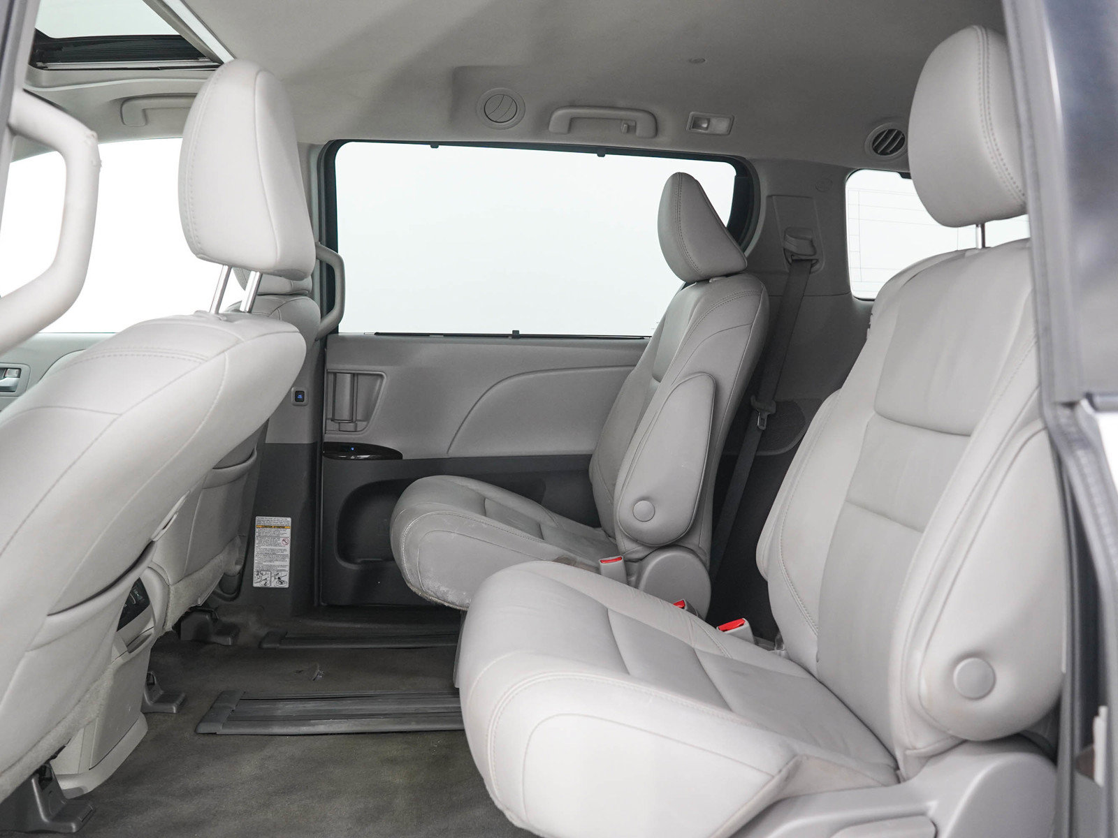 Used 2018 Toyota Sienna XLE FWD image 16