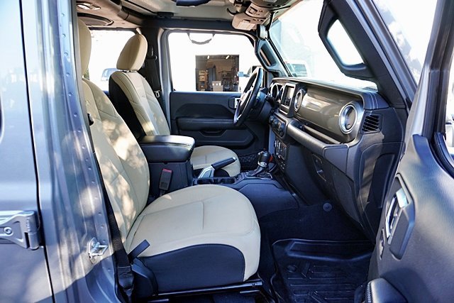 Used 2018 Jeep Wrangler Unlimited Sahara image 14