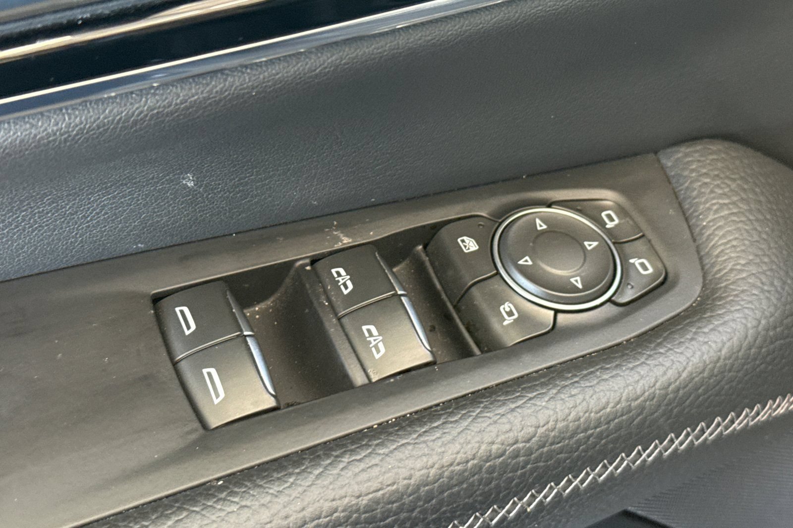 Used 2025 GMC Yukon Denali AWD/4WD image 18