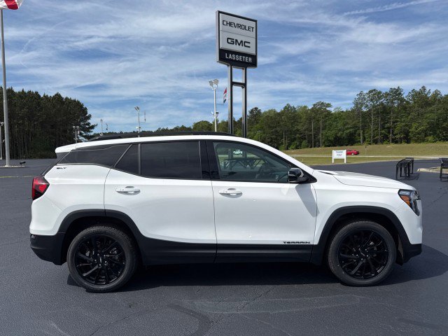 Used 2023 GMC Terrain SLT w/ Tech Package image 2