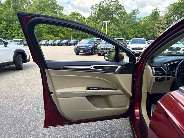 Used 2016 Ford Fusion SE w/ Equipment Group 202A FWD image 15