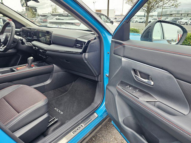 Used 2025 Nissan Kicks SR w/ SR Premium Package image 12